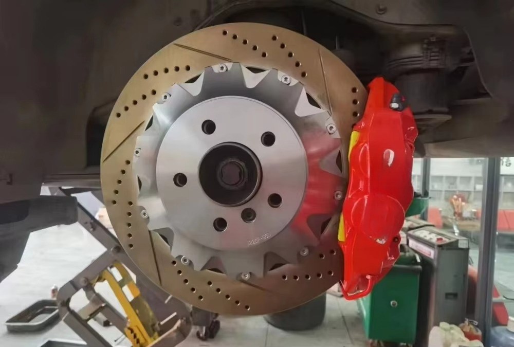 FECCR OEM ODM ブレーキキャリパーキット フロン - Forged Front Brake Caliper 4 Piston のレビューと価格